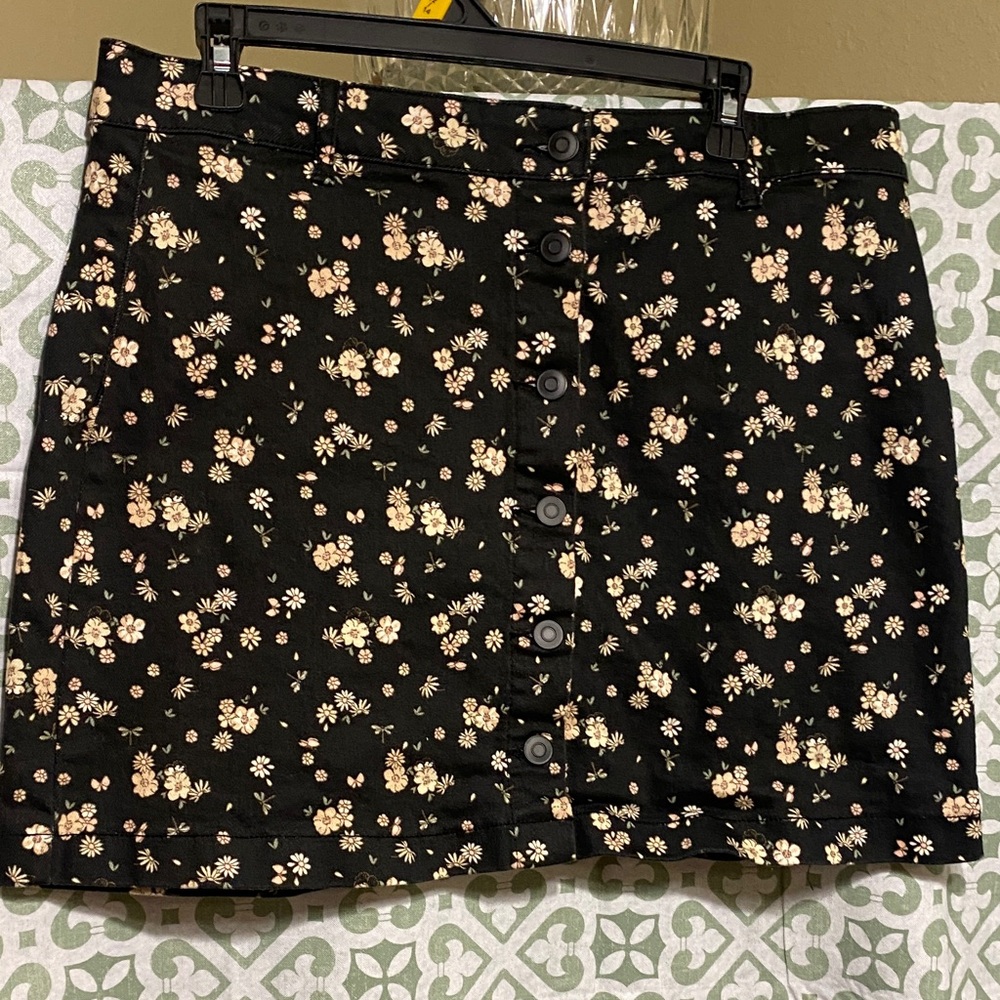 Celebrity Pink Black Floral Mini Skirt